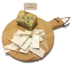 Drapeaux de fromage avec brochette